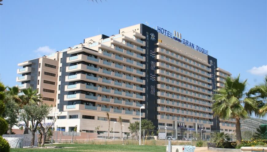 Hotel em Marina d’Or onde estão estudantes portugueses em viagem de finalistas evacuado devido a incêndio