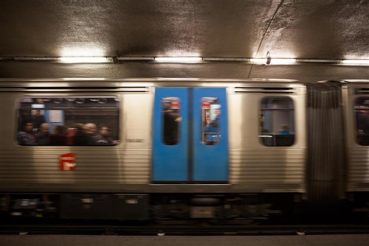 Dois passageiros do metro de Lisboa mandam parar comboio para apanhar ladrão