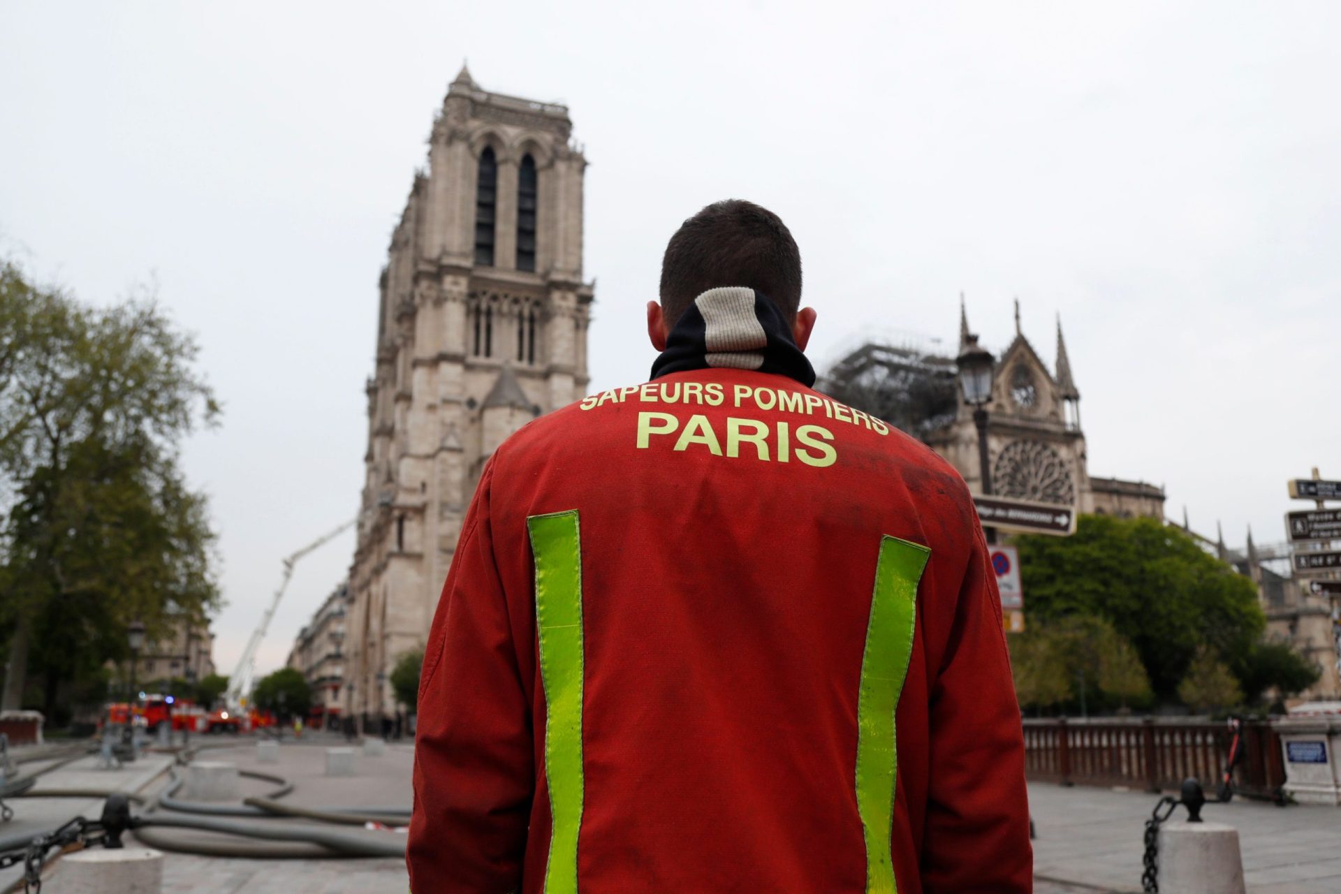 Notre-Dame. Passadas 15 horas fogo “está extinto”