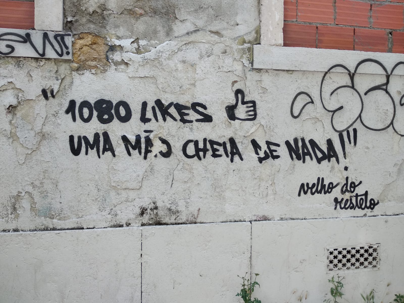 «1080 likes uma mão cheia de nada!»