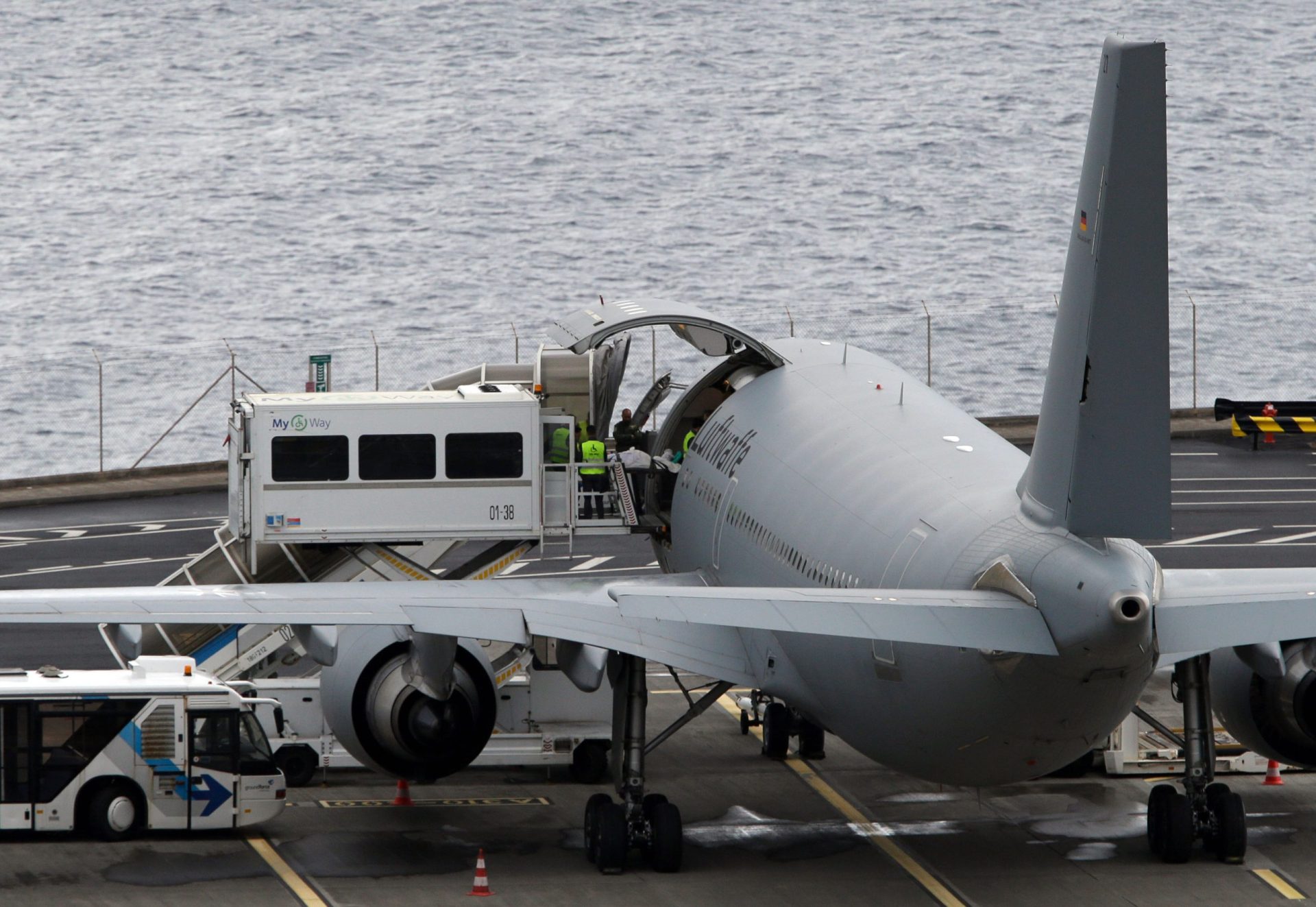 Avião com 12 feridos já descolou da Madeira para a Alemanha