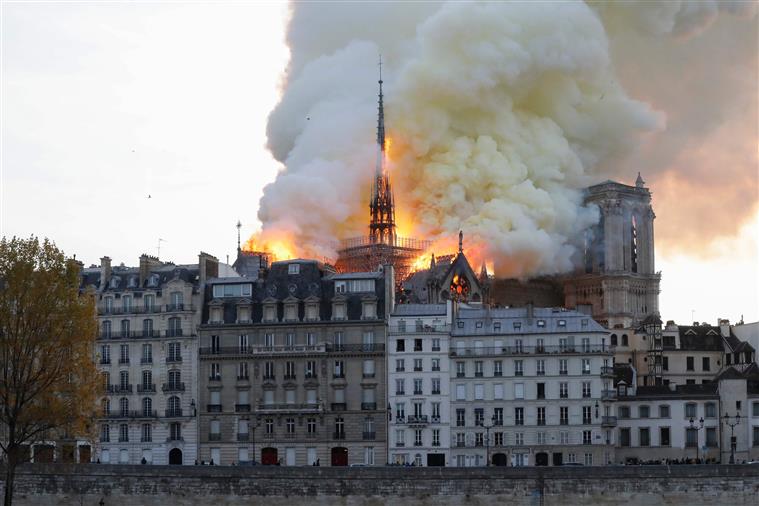 Sérvia doa um milhão de euros para reconstrução de Notre-Dame