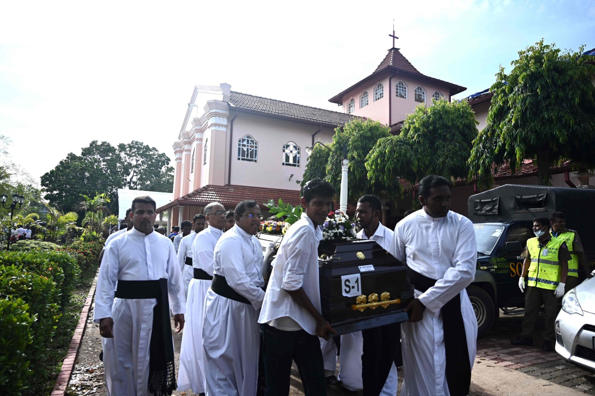 Número de vítimas mortais no Sri Lanka sobe para 321