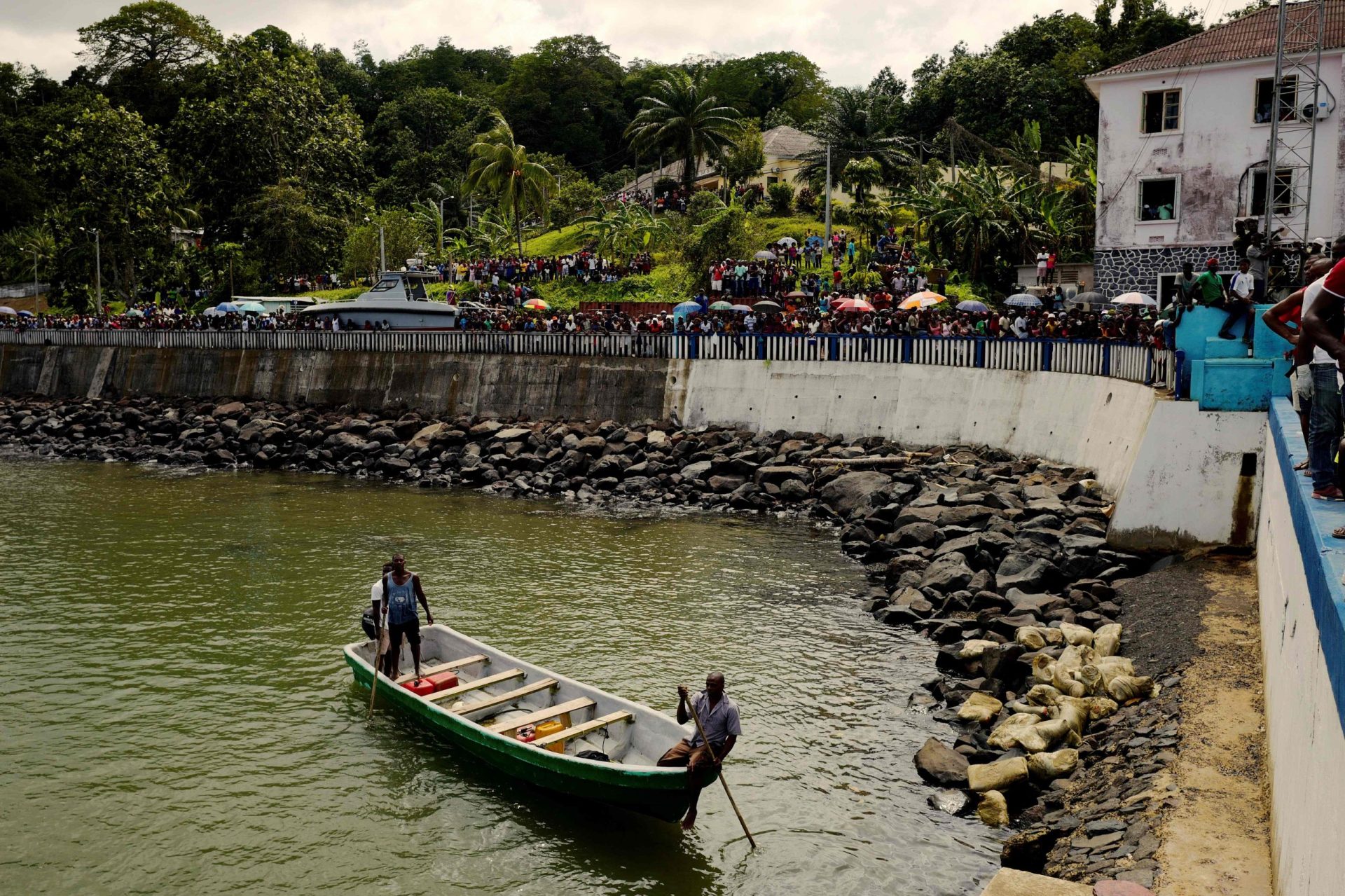 Retomadas buscas pelas 10 pessoas desaparecidas no naufrágio em São Tomé e Príncipe