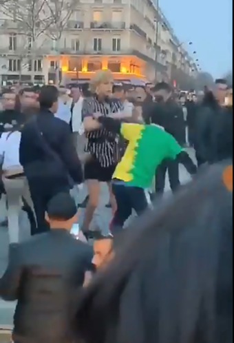 Vídeo mostra mulher a ser alvo de agressão transfóbica em Paris