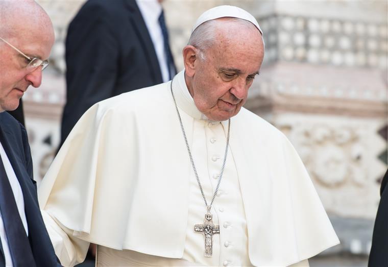 Papa doa meio milhão de euros para ajudar migrantes bloqueados no México