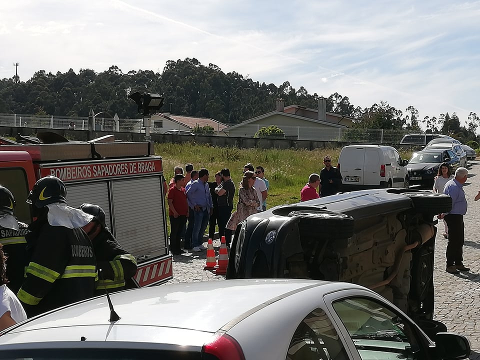 Octogenário despistou-se e capotou em Braga