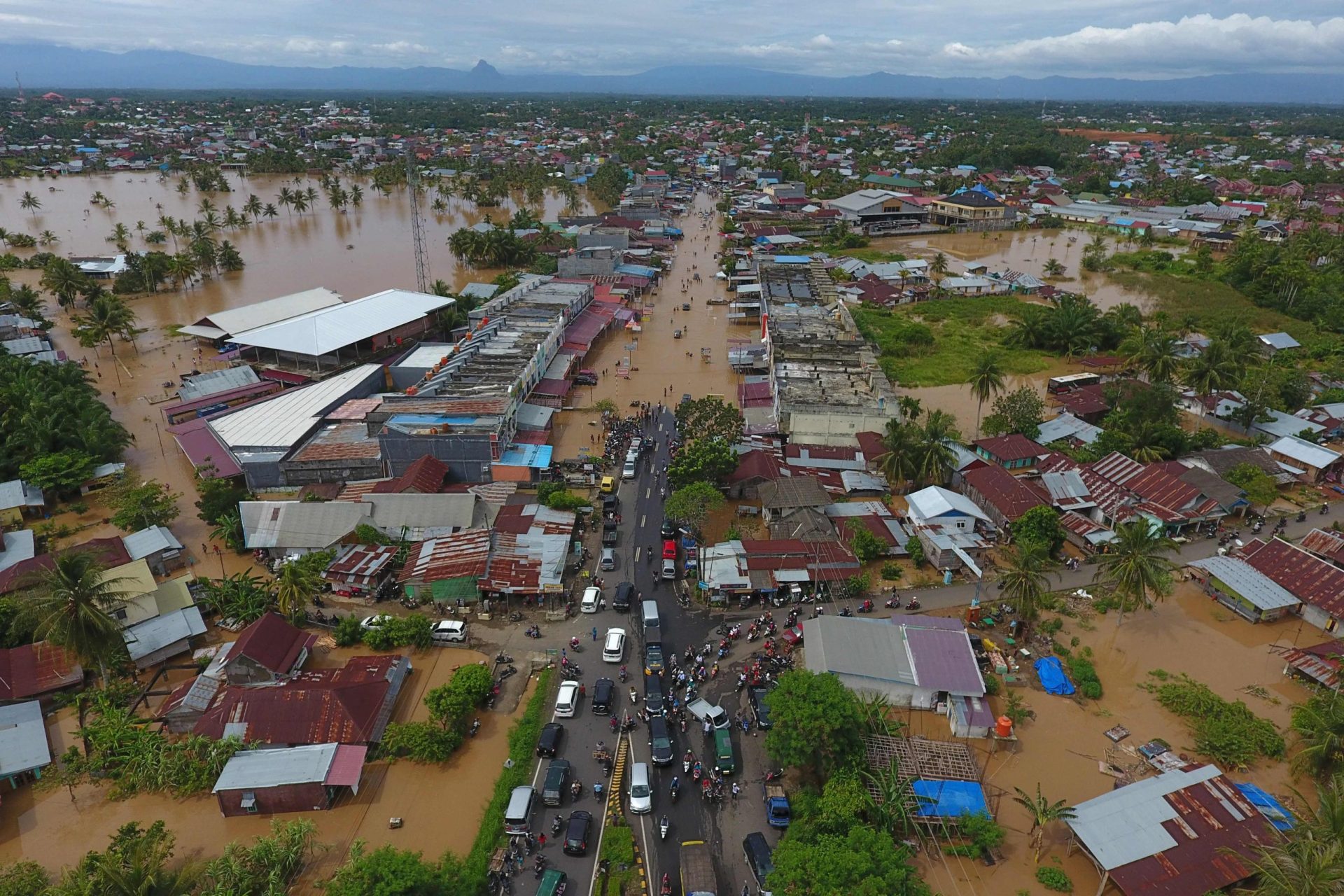 Chuvas torrenciais na Indonésia matam 17 pessoas