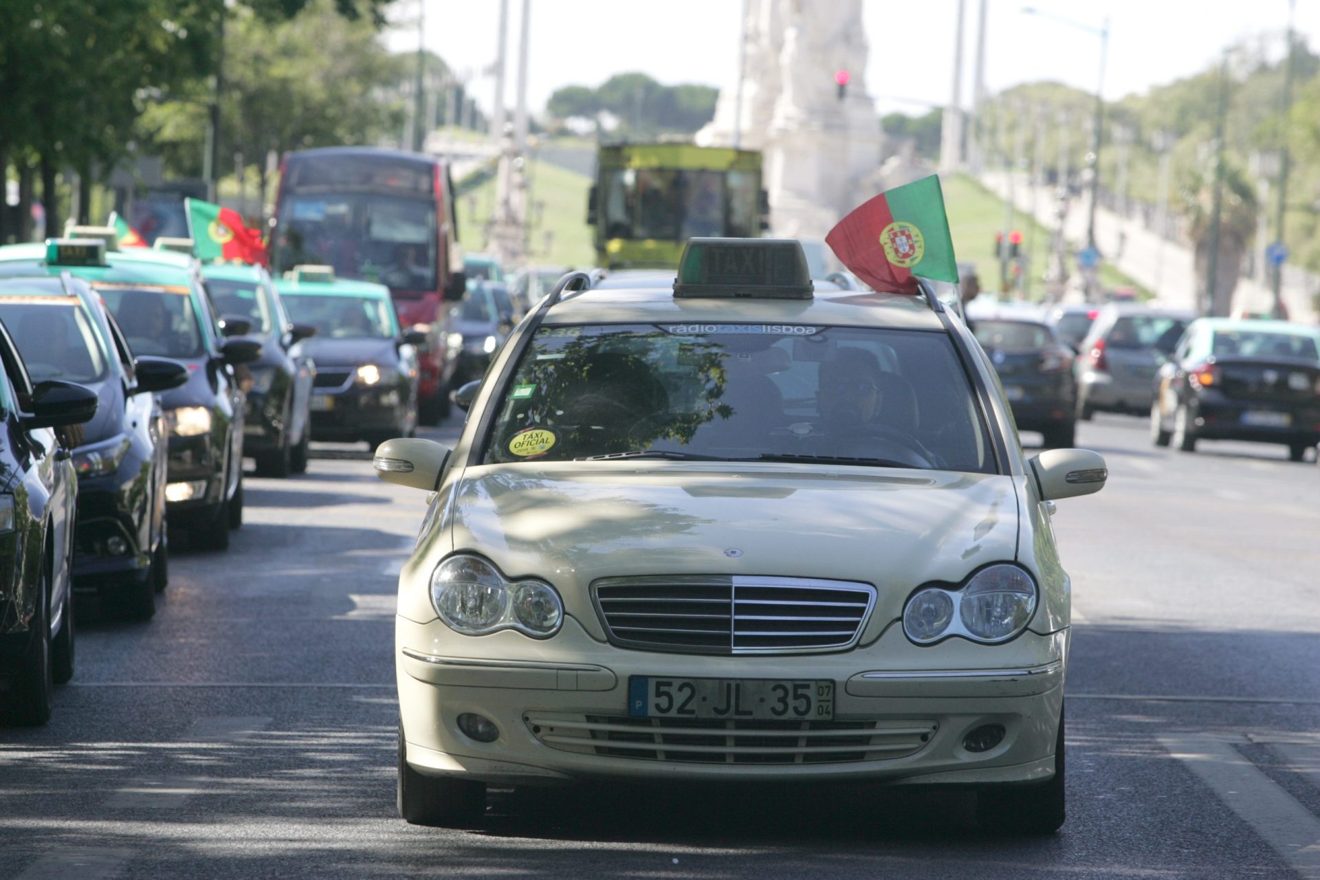 Taxista detido em Lisboa por cobrar 80 cêntimos a mais a cliente