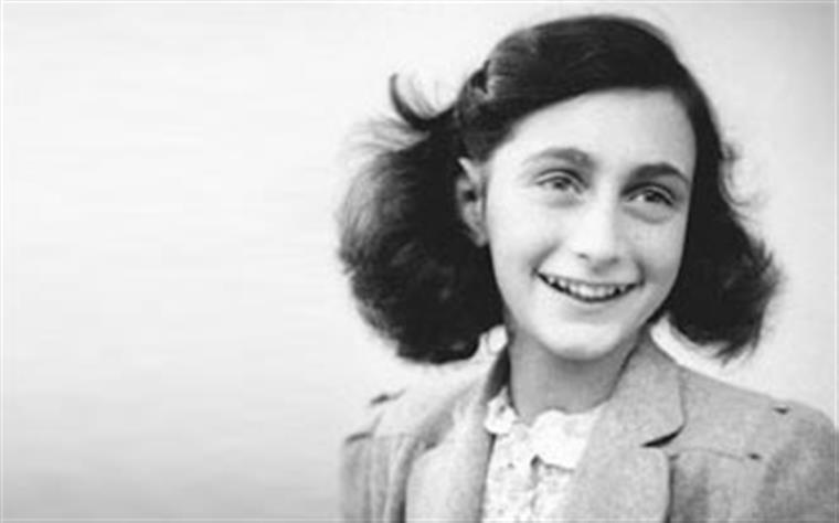“Diário de Anne Frank” publicado pela primeira vez na versão original