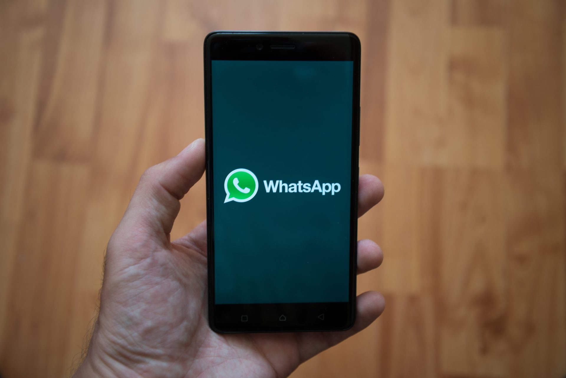 Falha no WhatsApp permite hackers espiarem todas as suas conversas
