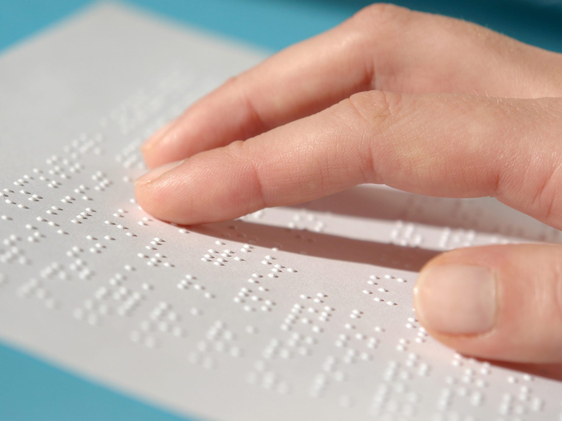 Deficientes visuais passam a poder votar em braille já nas Europeias