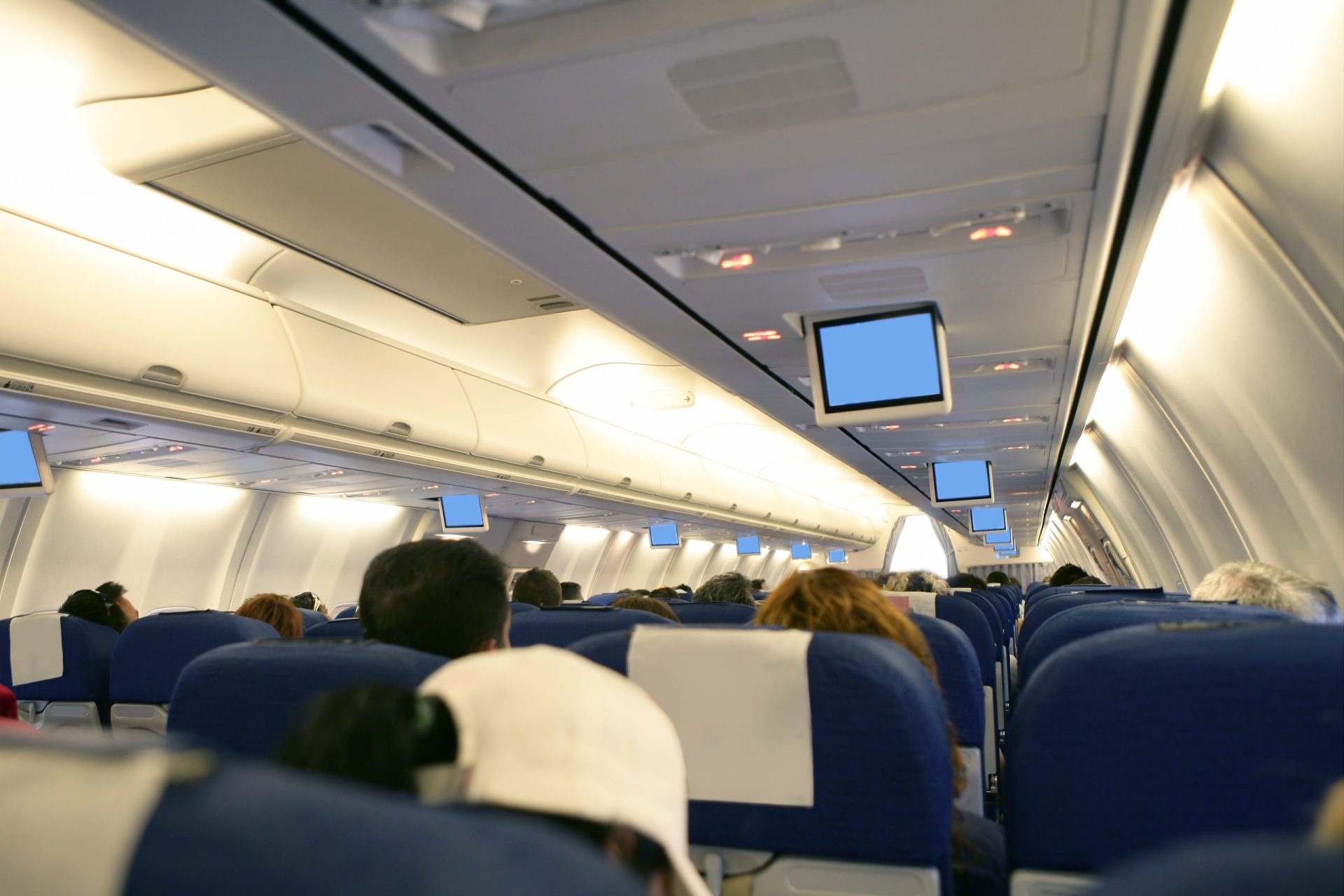 Homem abusou sexualmente de jovem de 19 anos durante voo
