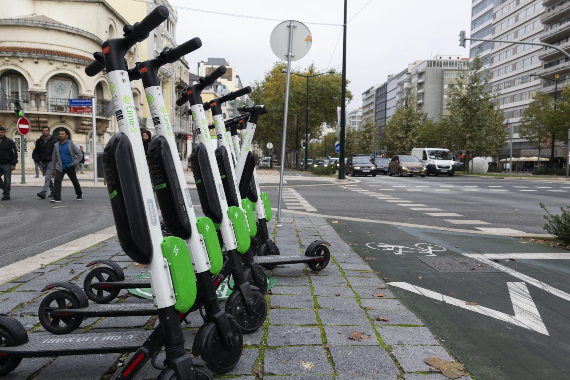 Freguesia de Lisboa vai multar trotinetas e bicicletas estacionadas ilegalmente no espaço público