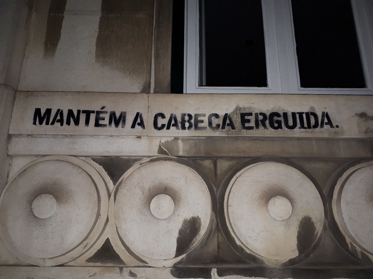 «Mantém a cabeça erguida»