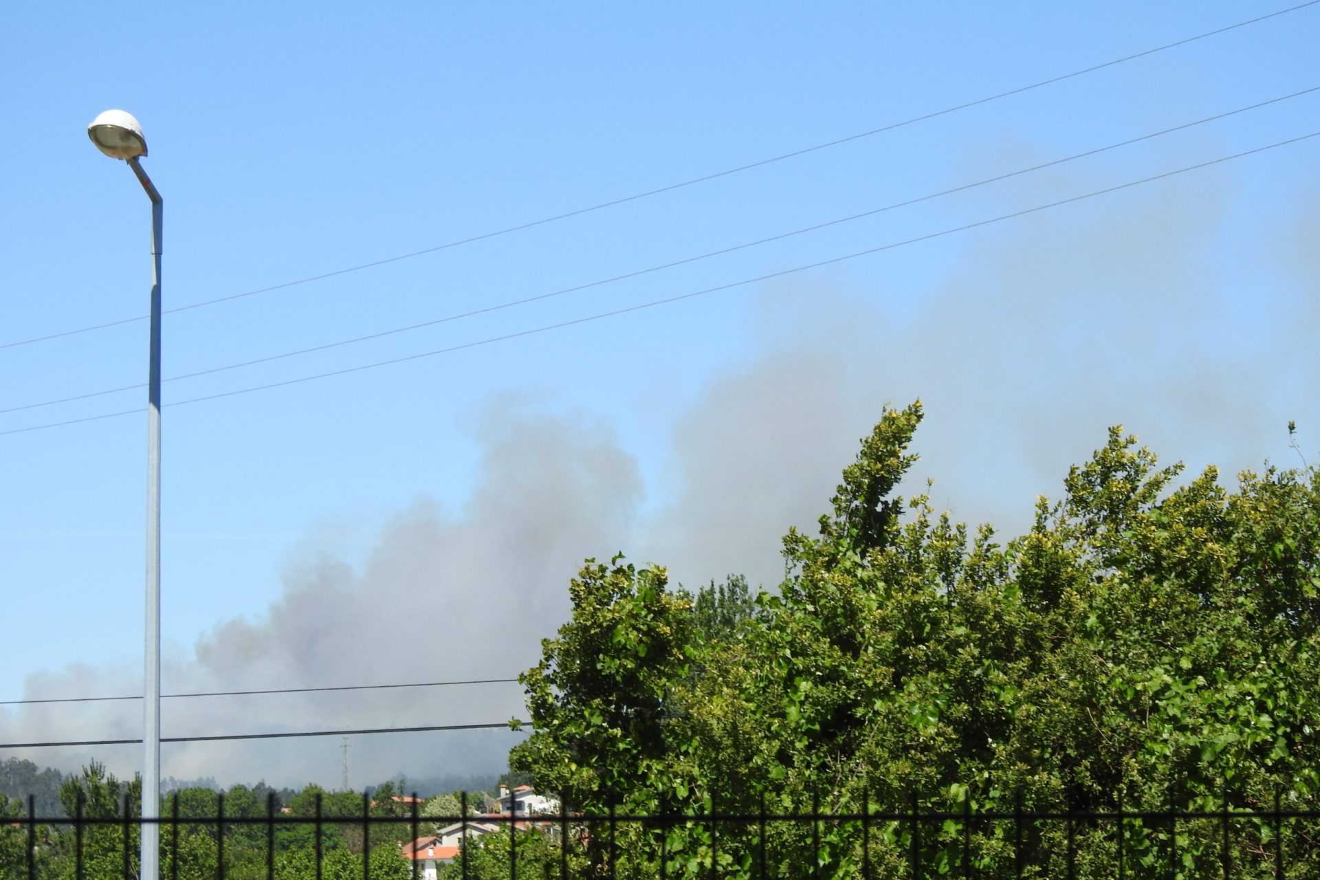 Incêndio florestal a sul de Braga