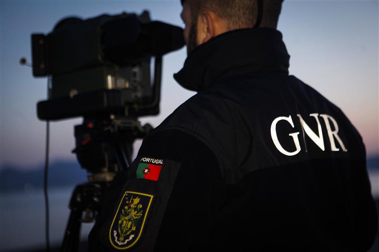 Militares da GNR gravam vídeo enquanto obrigam prostituta a fazer continência