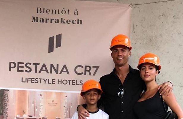 Cristiano Ronaldo visita com a família o seu futuro hotel em Marraquexe