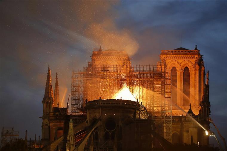 Níveis de chumbo em Notre-Dame ultrapassam valores de referência