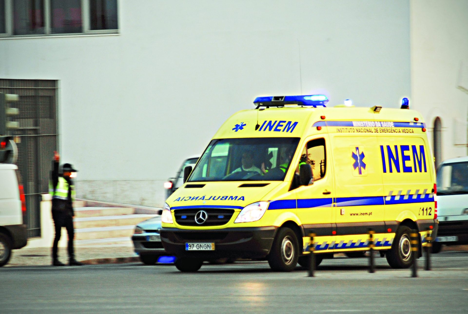 Grávida ferida em acidente com três carros no Porto
