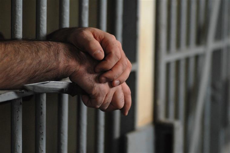 Mulher detida quando tentava introduzir droga na cadeia de Custóias escondida na roupa interior