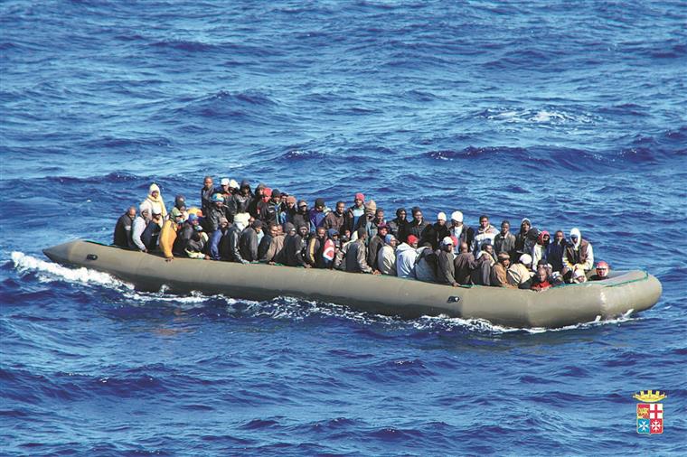 Refugiados. Portugal acolhe cinco homens resgatados na costa da Líbia
