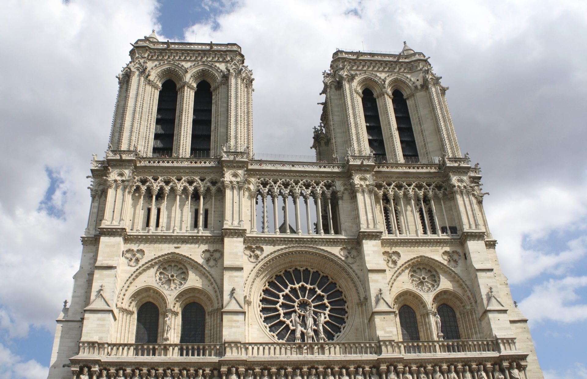 Incêndio da Catedral de Notre Dame considerado involuntário pelas autoridades francesas