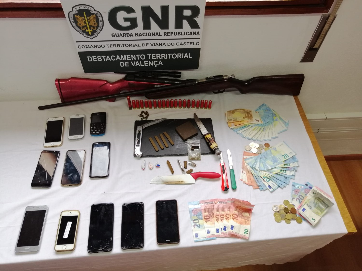 Viana do Castelo. GNR detém cinco homens por tráfico de droga e posse ilegal de armas