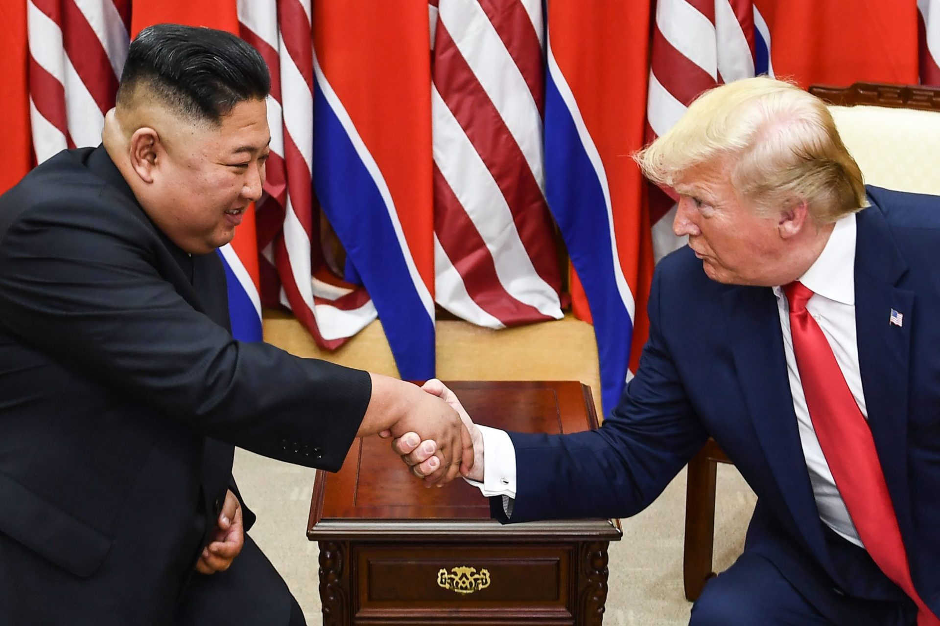 Trump é o primeiro Presidente dos EUA a pôr o pé na Coreia do Norte