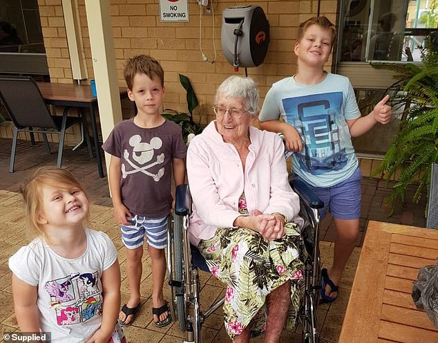 Idosa de 93 anos em risco de deportação por ser “um fardo” para o sistema de saúde australiano