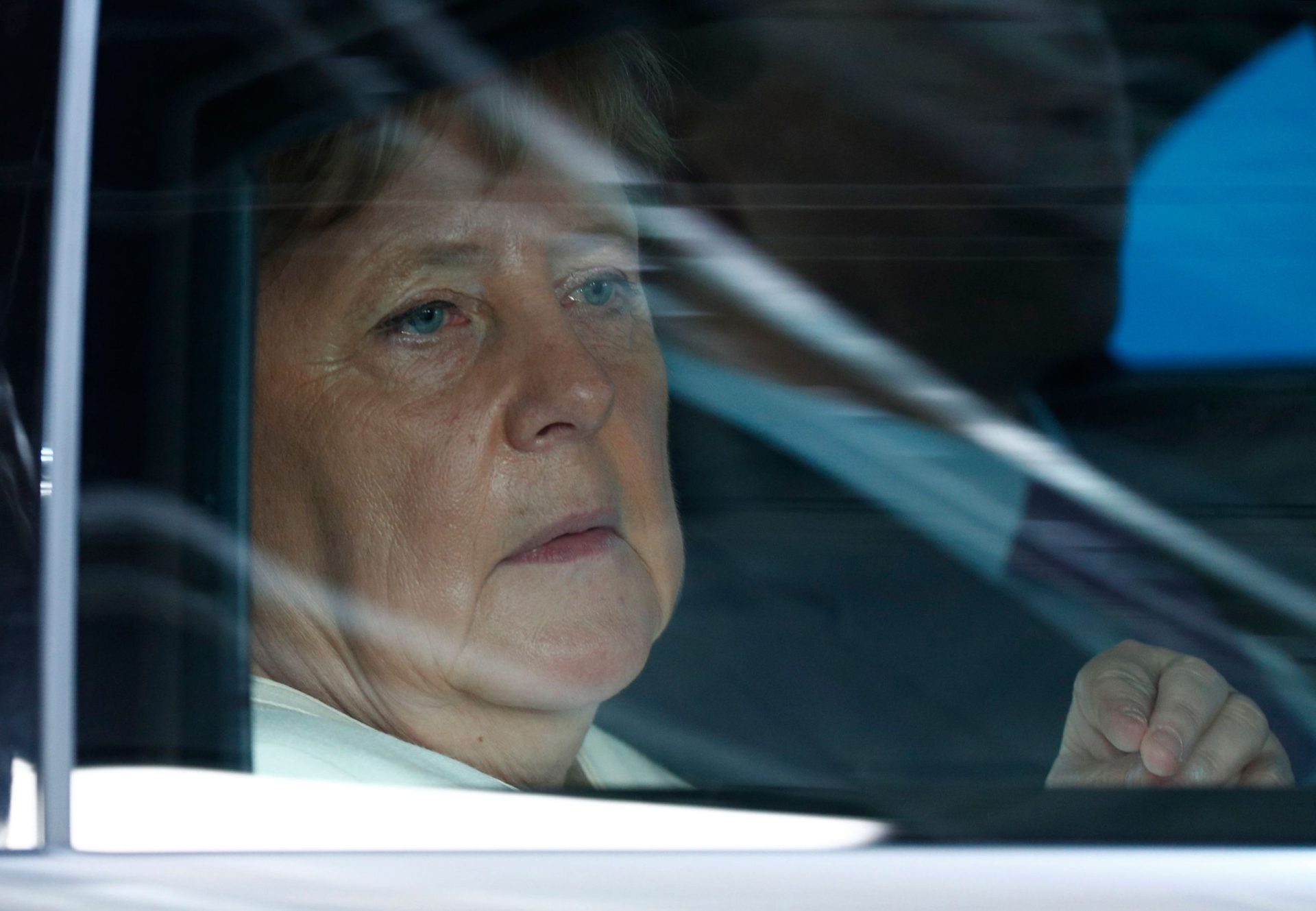 Vídeo mostra Merkel a tremer de forma descontrolada pela terceira vez em menos de um mês