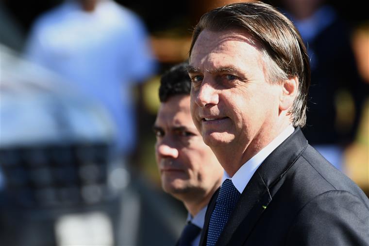 Bolsonaro quer nomear filho Eduardo para embaixador dos EUA