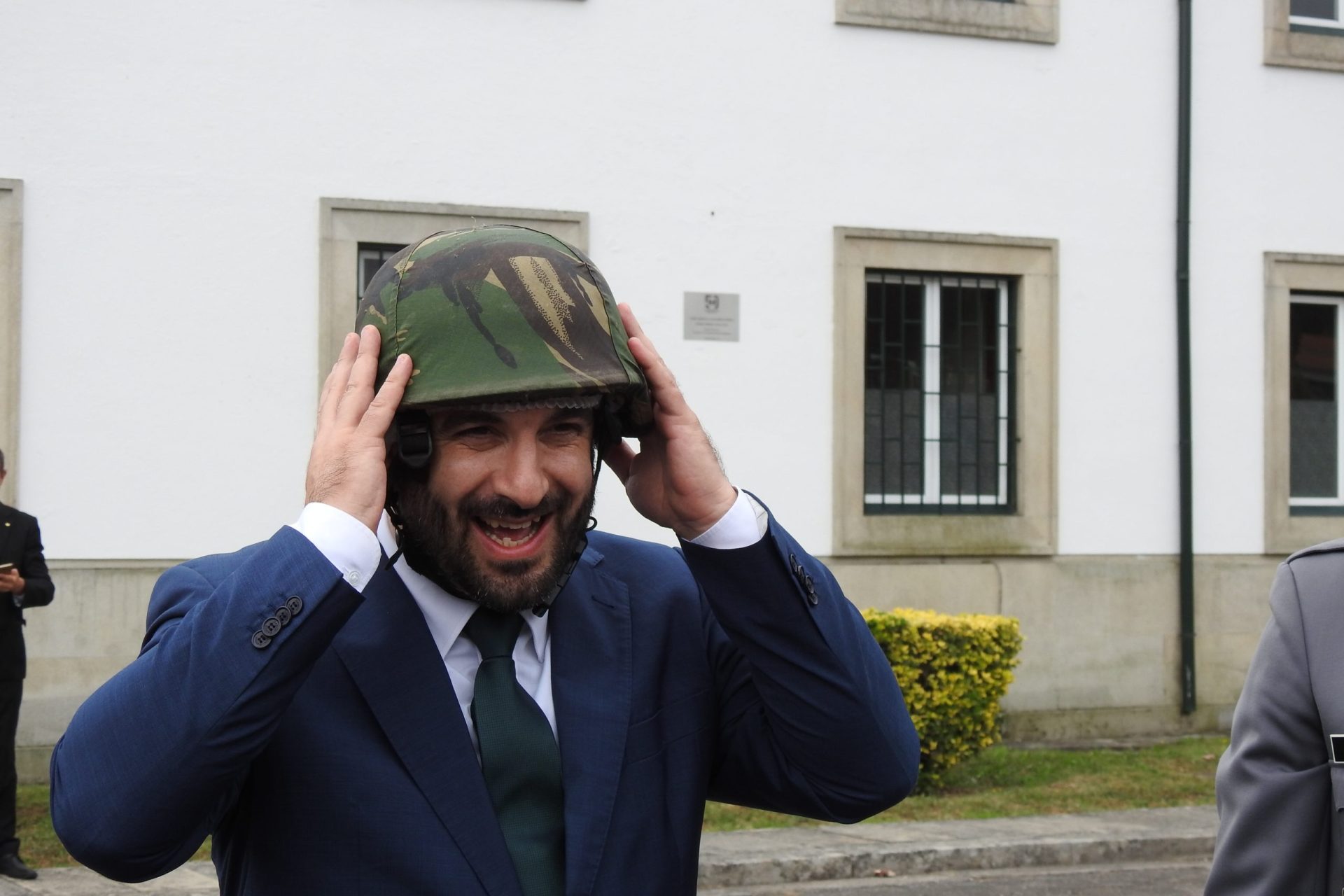 Ministros experienciam trabalho dos militares portugueses em Pandur do Exército