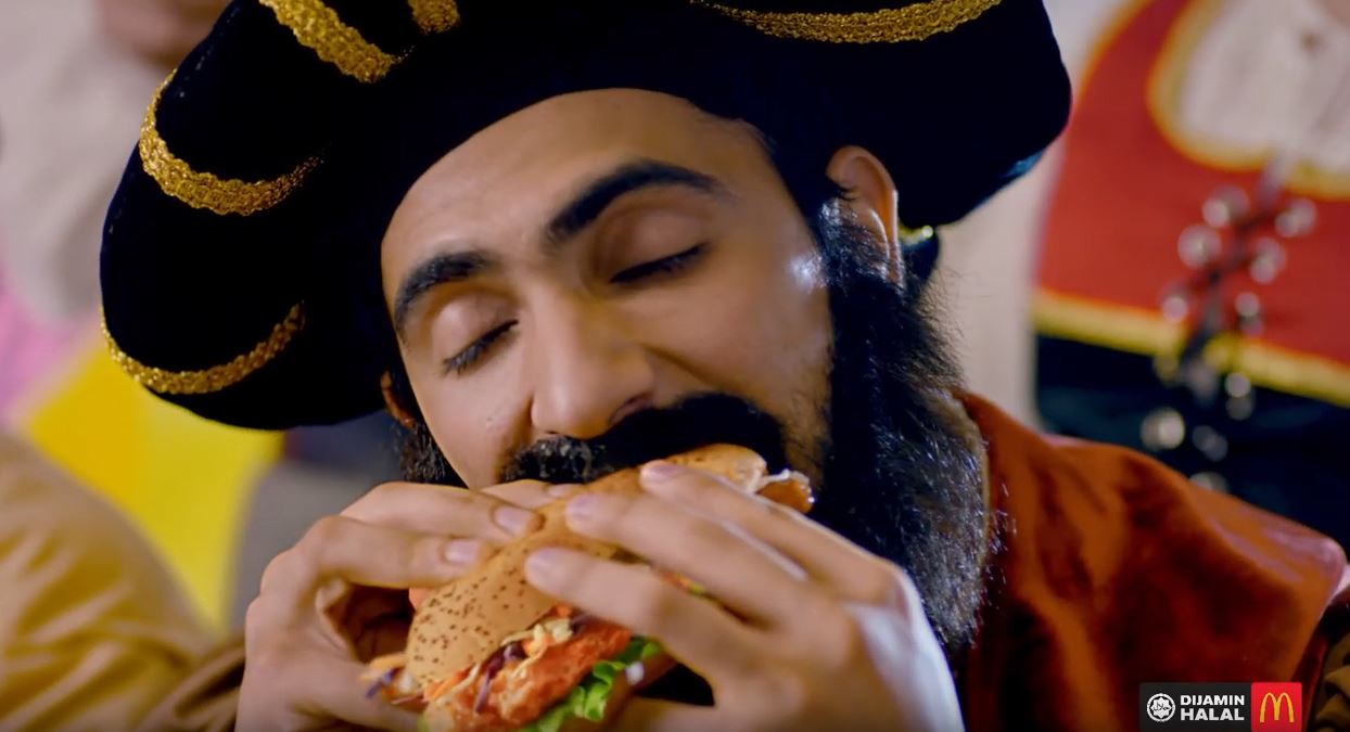 McDonald’s cria hambúrguer português na Malásia e pede ajuda a Vasco da Gama | VÍDEO