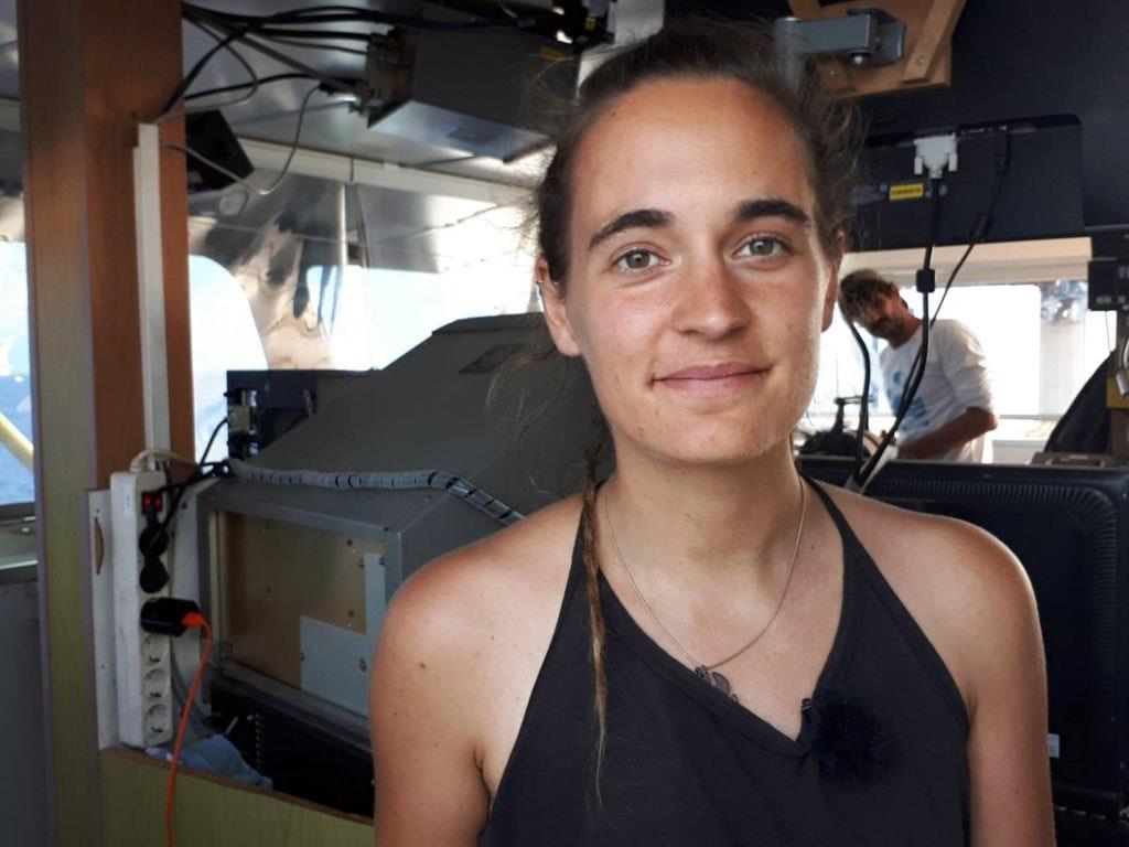 Capitã de navio com migrantes libertada. Juiz defende que Carola estava a “cumprir o seu dever de salvar vidas”