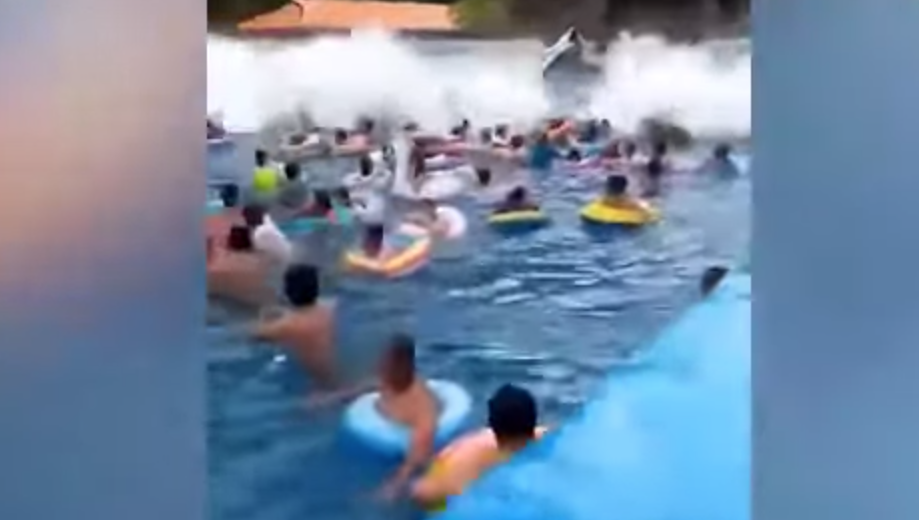‘Tsunami’ em parque aquático faz dezenas de feridos