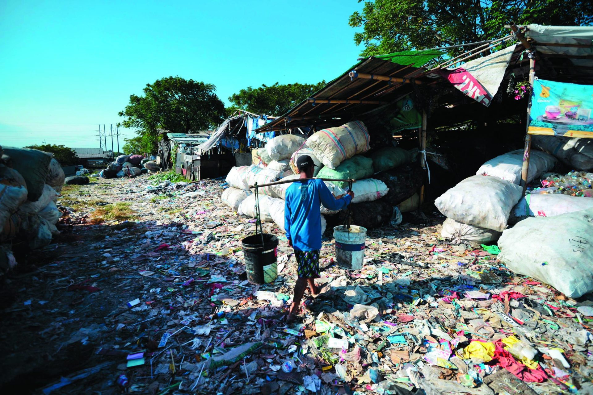 Bali proíbe os plásticos. Quando o lixo chega às costas do paraíso
