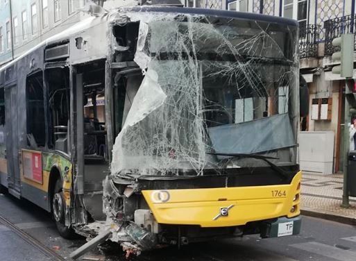 Acidente com autocarro na Baixa de Lisboa faz cinco feridos