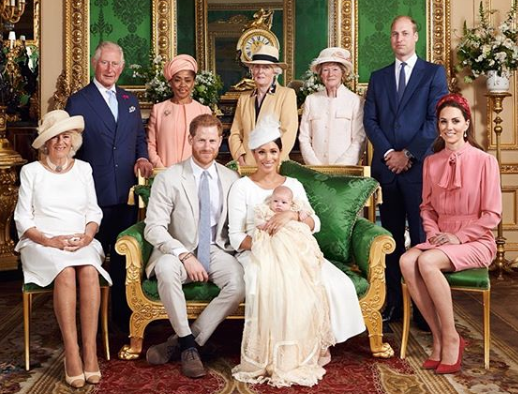 Kate homenageia princesa Diana no batizado de Archie