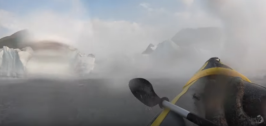 Homens assistem a colapso de glaciar no Alasca  |  VÍDEO