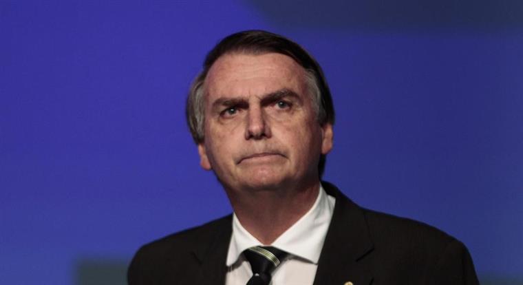 Bolsonaro volta atrás e admite aceitar os 18 milhões de euros do G7. Mas coloca uma condição