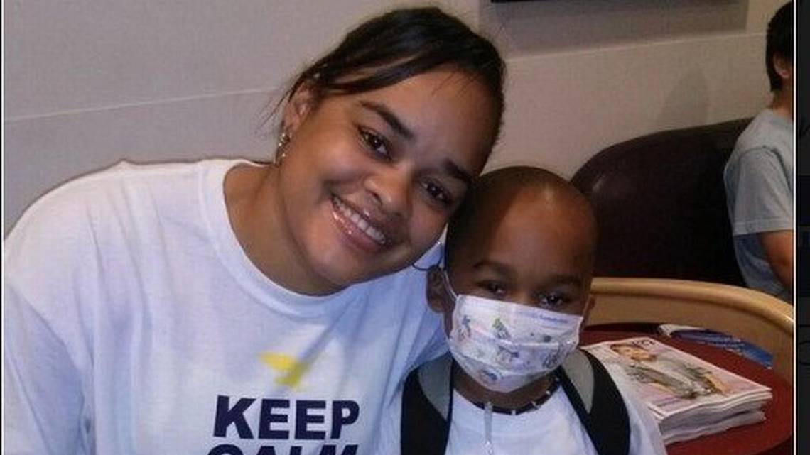 Mãe sujeita menino totalmente saudável a 300 visitas ao hospital e 13 cirurgias