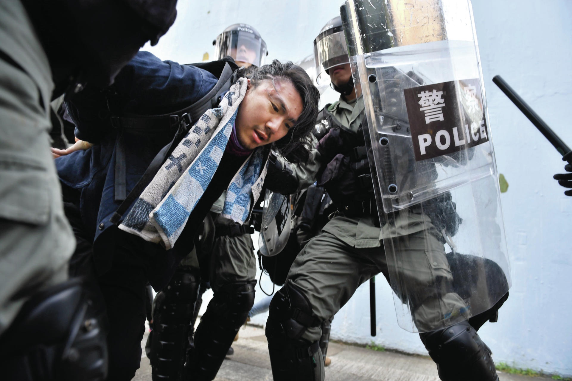 Hong Kong aperta cerco a ativistas