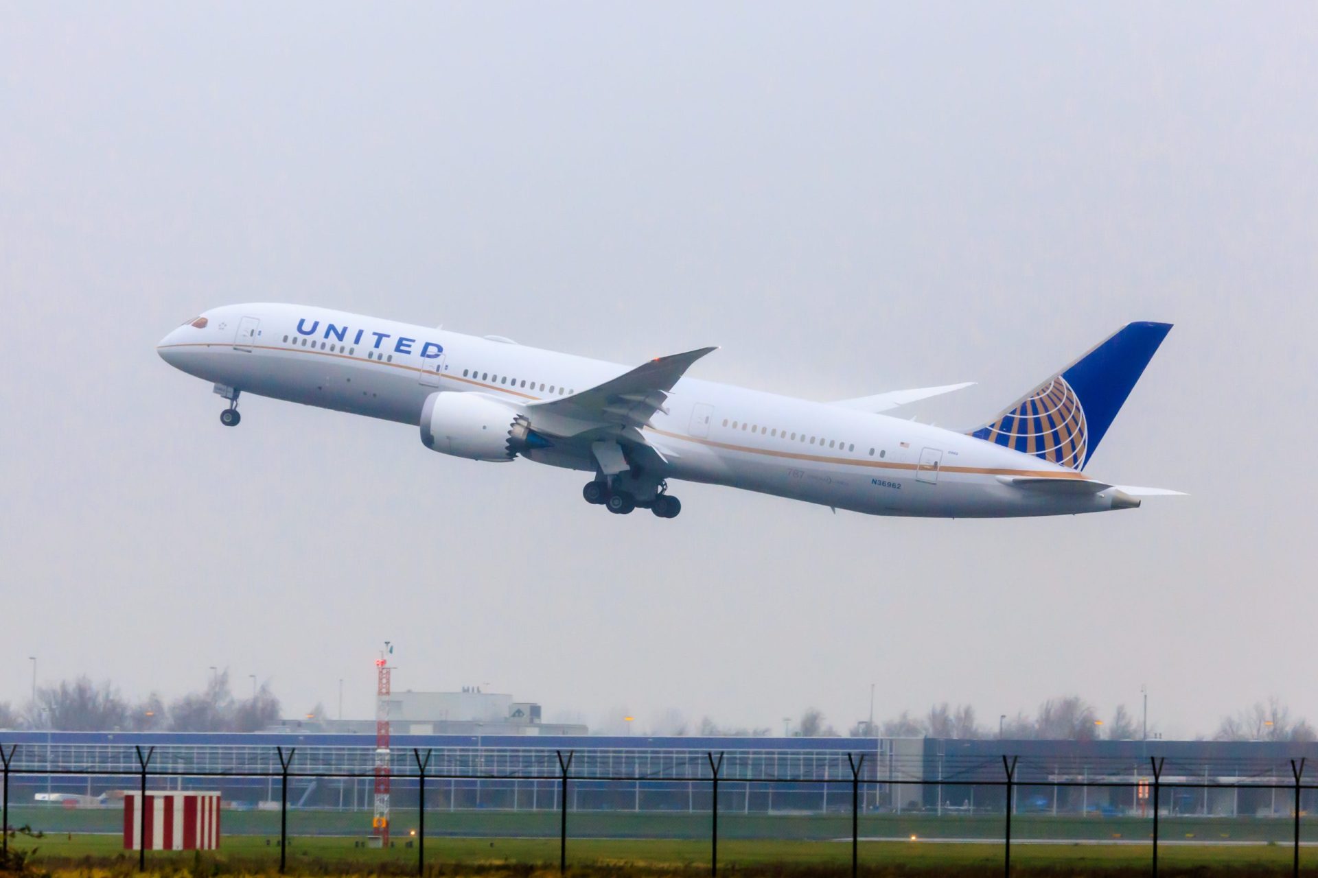 Avião da United Airlines aterra de emergência no aeroporto do Porto