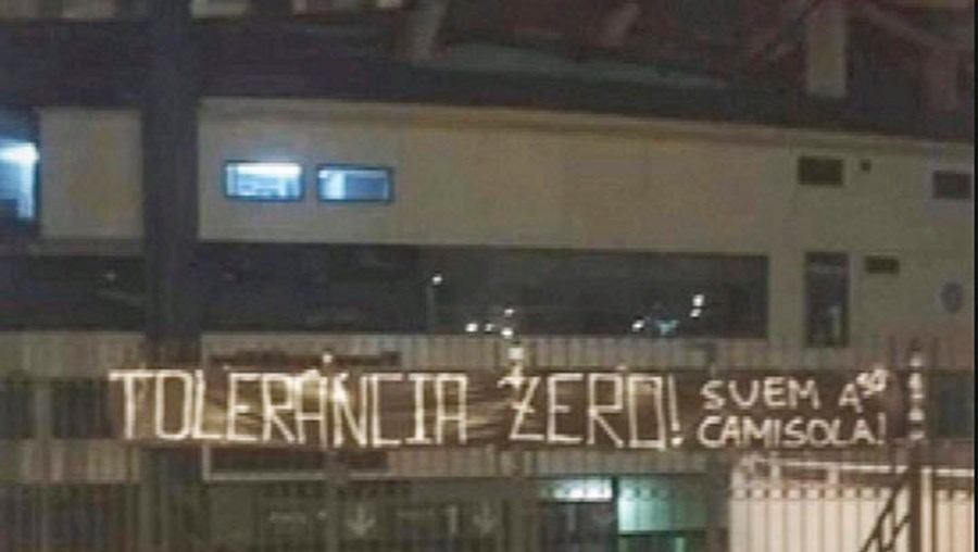 Adeptos do Sporting exibem tarja em Alvalade: “Tolerância Zero”