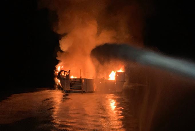 Incêndio em barco faz vários mortos na Califórnia