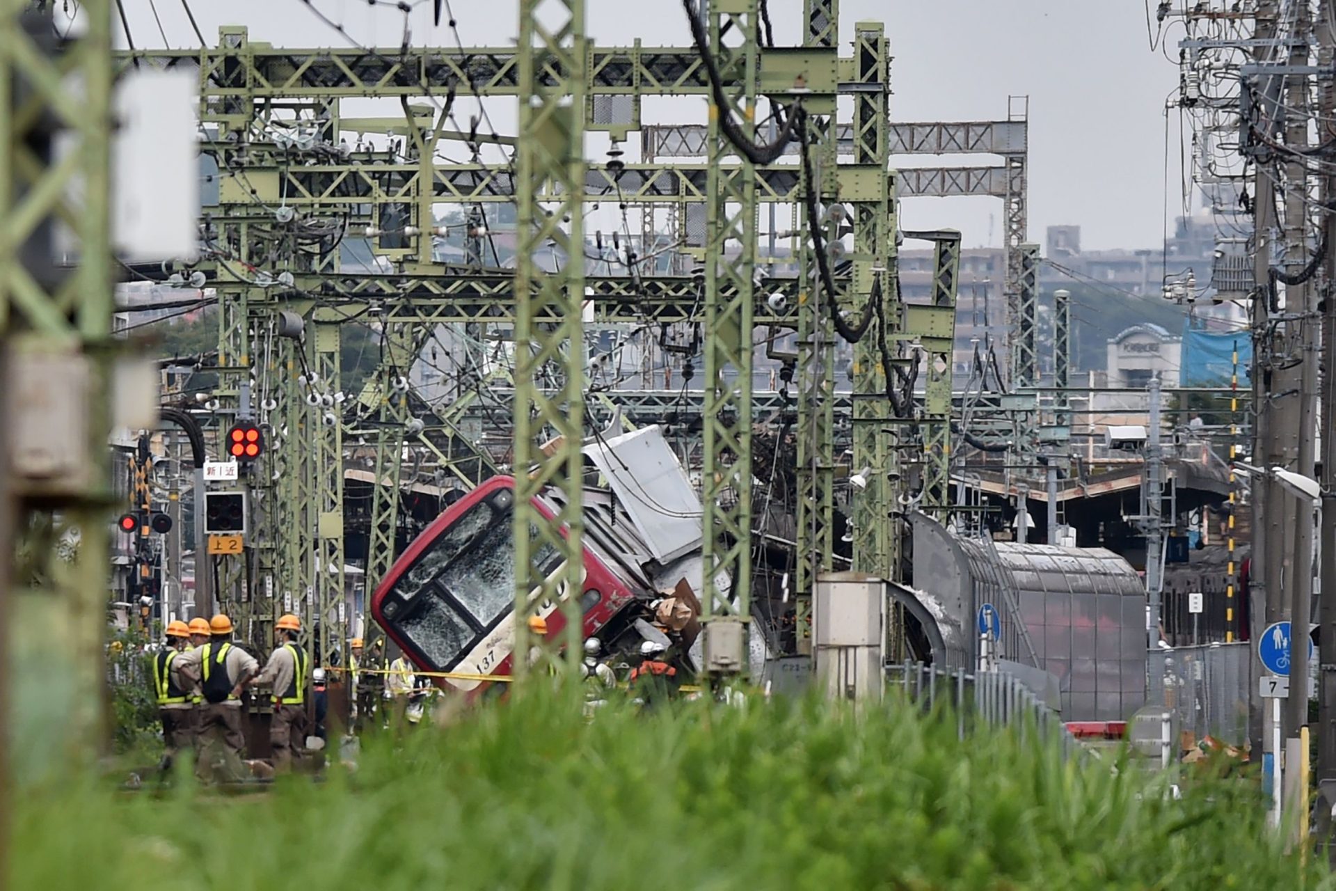 Colisão entre comboio e camião provoca um morto e mais de 30 feridos no Japão