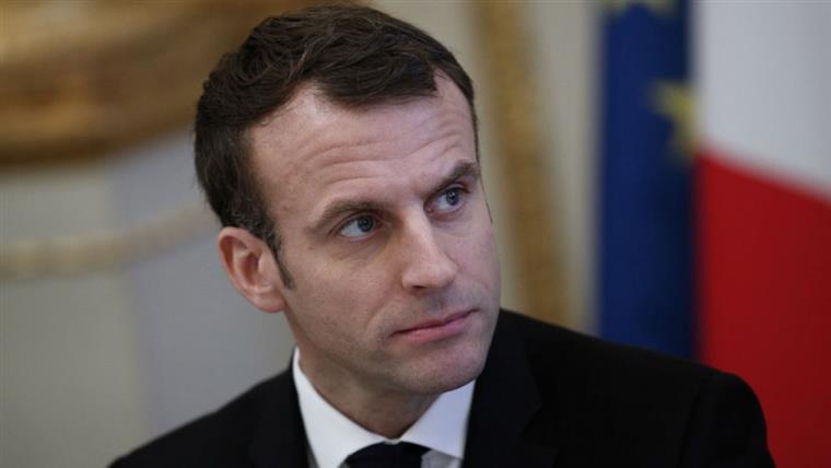 Macron visita centro de apoio a vítimas de violência doméstica e não acredita no que ouve