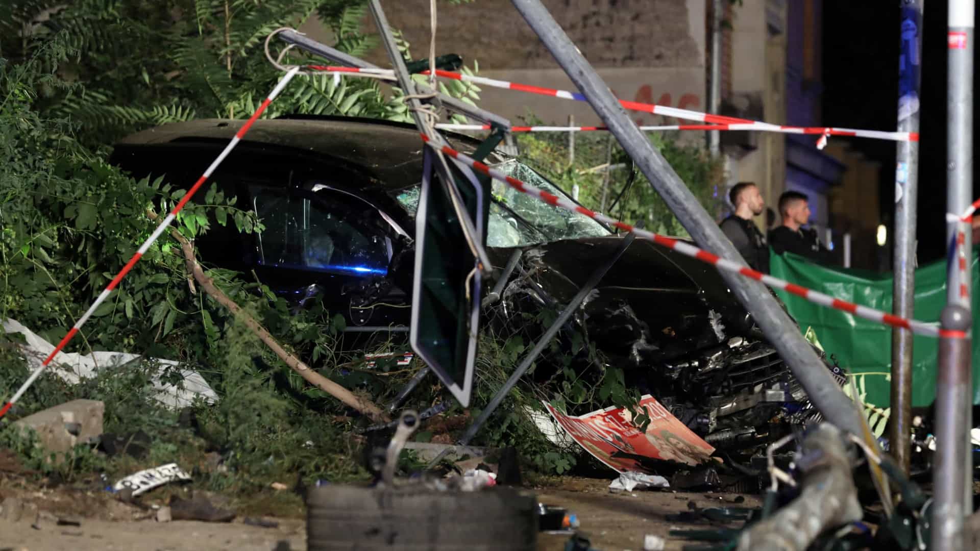 Quatro pessoas morreram após serem colhidas por carro que subiu passeio em Berlim