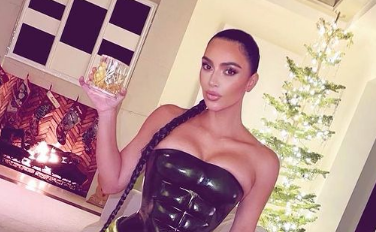 Internautas comparam vestido de Kim Kardashian a Hulk | FOTO